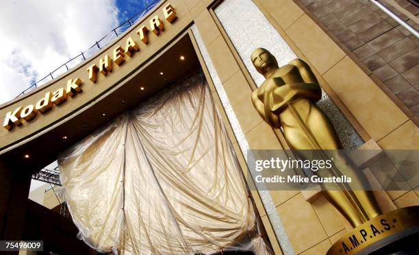 Oscar statue at the entrance of the Kodak Theatre for the 79th Annual Academy Awards at the Kodak Theatre at Hollywood & Highland Center in...