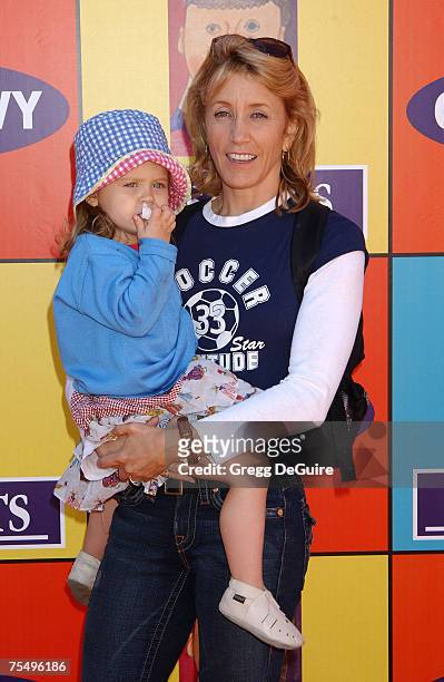 Felicity Huffman and daughter Sofia Grace at the Market Street in Venice, California