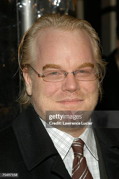 Philip Seymour Hoffman at the "Cold Mountain" New York Premiere - Outside Arrivals at Ziegfeld Theater in New York City, New York.