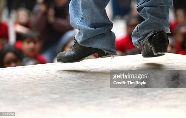 savion glover taps chicago - tap dancing stock pictures, royalty-free photos & images