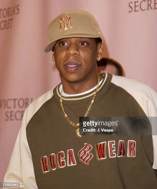 864 Rocawear Clothing Stock Photos, High-Res Pictures, and Images - Getty  Images