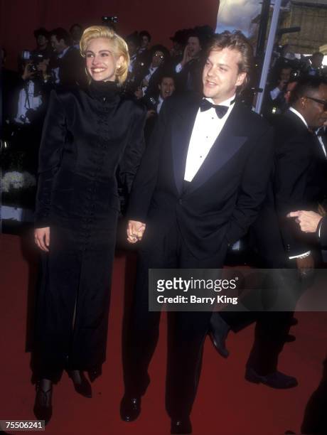 Julia Roberts and Kiefer Sutherland at the Shrine Auditorium in Los Angeles, California
