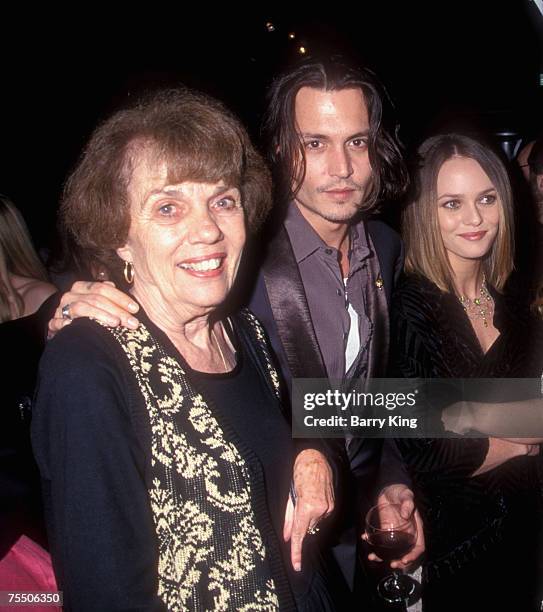 Betty Sue Palmer , Johnny Depp and Vanessa Paradis at the Mann Chinese Theatre in Hollywood, California