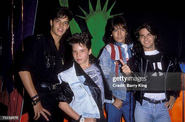 Ricky Martin Riendose 1,029 Menudo Photos Stock Photos, High-Res Pictures, and Images - Getty ...