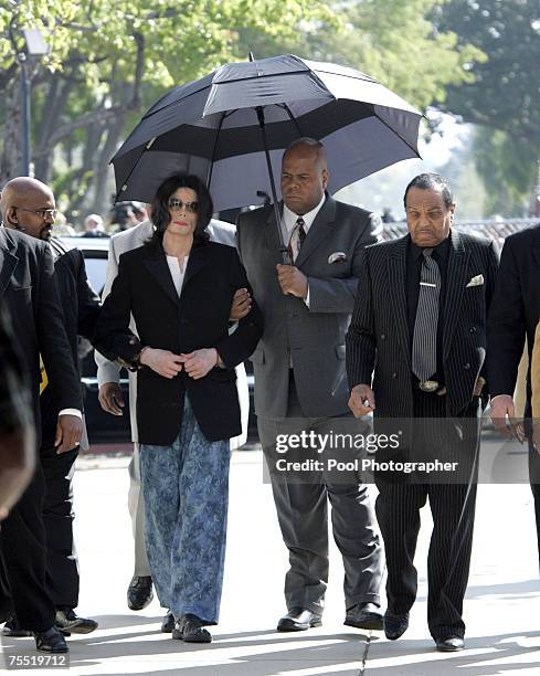 Michael Jackson and Joseph Jackson enter the court house after arriving late at Santa Barbara County Superior Court on March 10, 2005 in Santa Maria,...