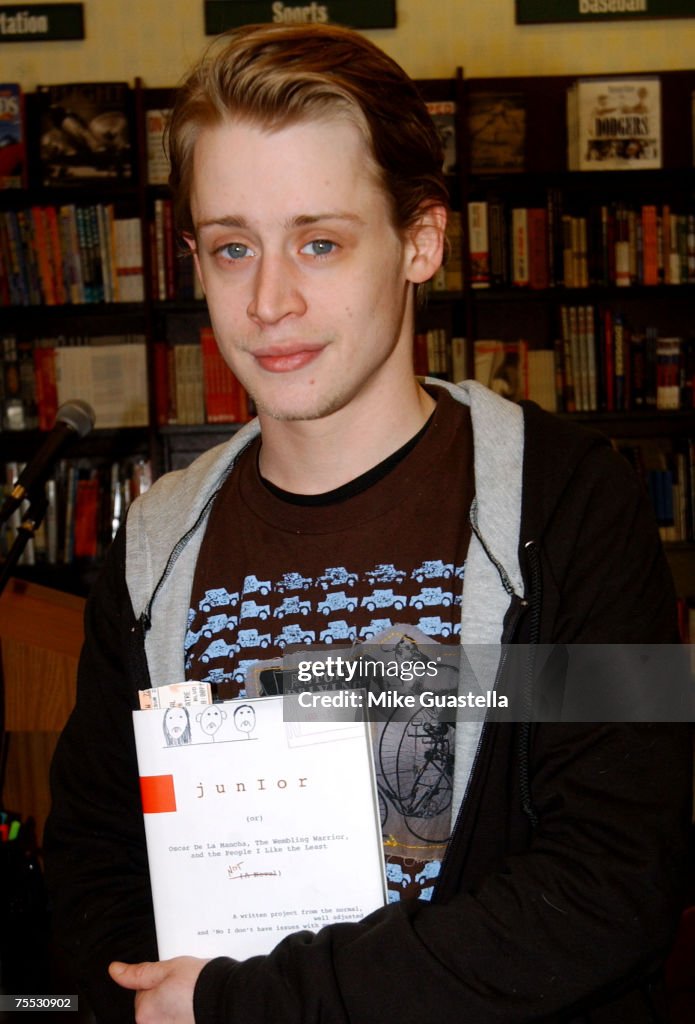Macaulay Culkin Signs His Book "Junior" at B&N in Los Angeles - March 18, 2006