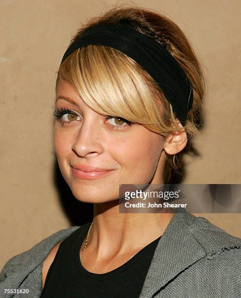 290 Nicole Richie Headband Photos and Premium High Res Pictures - Getty  Images