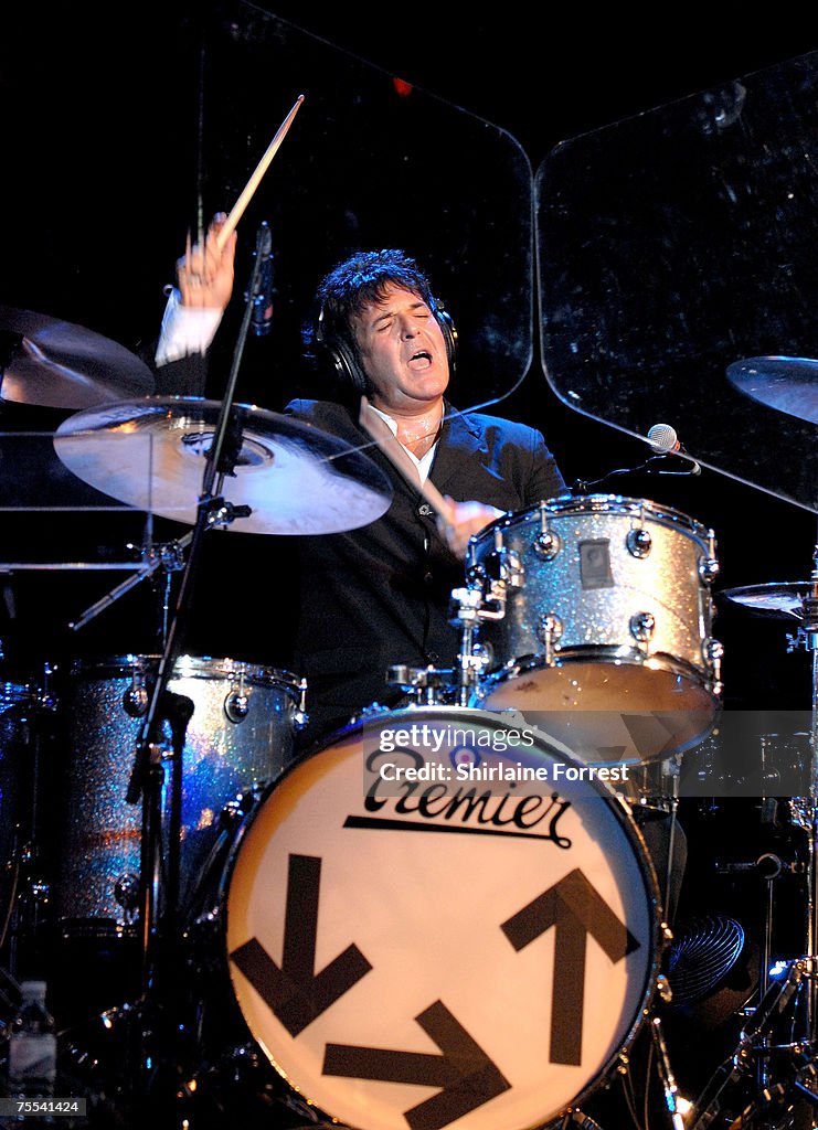 Blondie Performs at Manchester Apollo - July 18, 2007