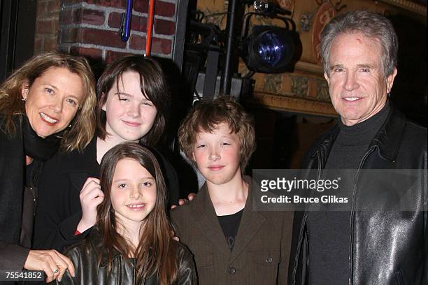 Annette Bening , Warren Beatty with children Kathlyn, Benjamin and Isabel *EXCLUSIVE*