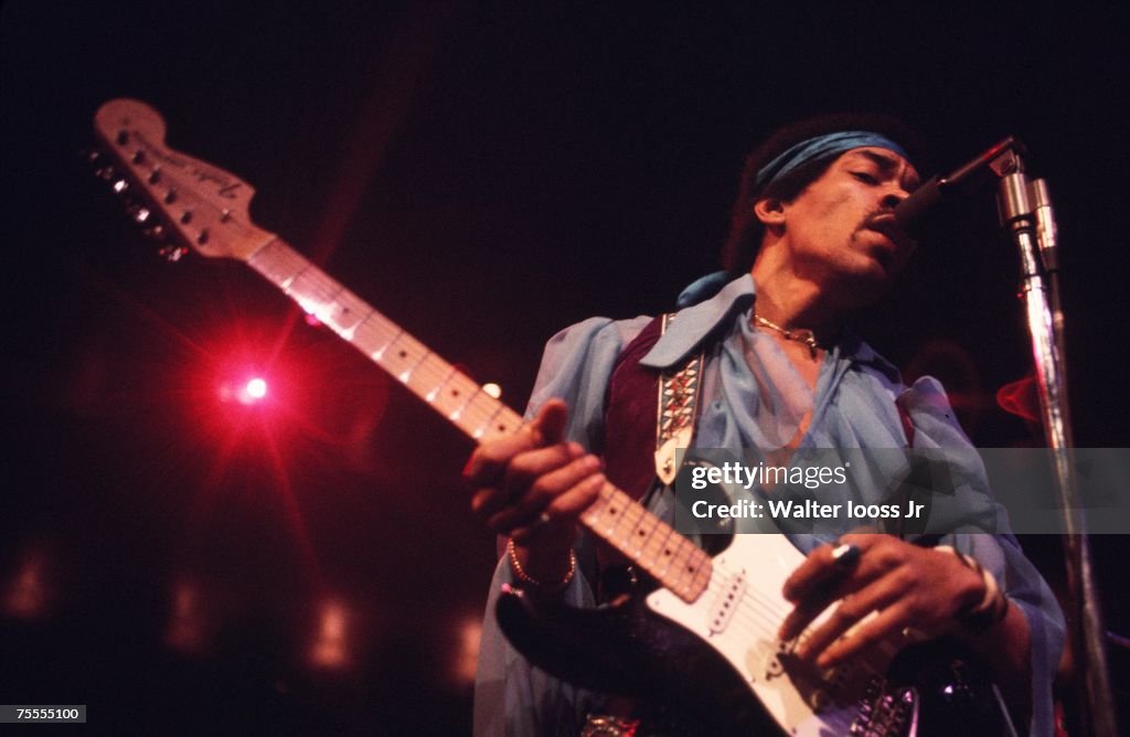 Jimi Hendrix Performs in New York