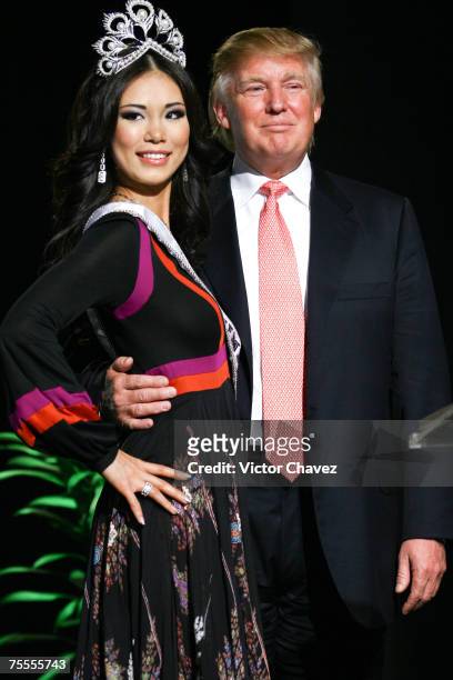 Riyo Mori, winner of the Miss Universe 2007 pageant, and Donald Trump