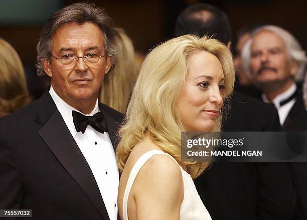 Washington, UNITED STATES: : This 29 April 2006 file photo shows former CIA agent Valerie Plame and her husband Joseph Wilson with guests before...