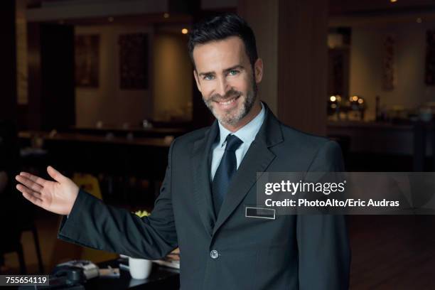 restaurant maitre d greeting customers - concierge stock pictures, royalty-free photos & images