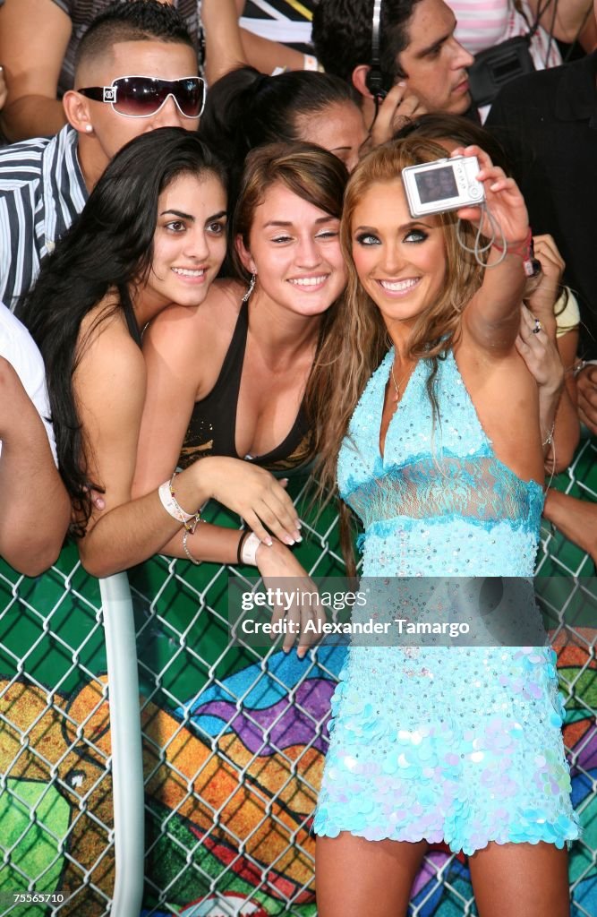 Premios Juventud Awards - Arrivals