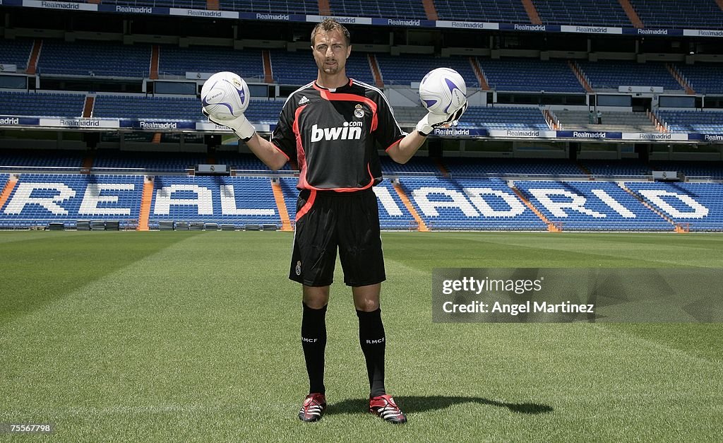 Real Madrid Present New Signing Jerzy Dudek