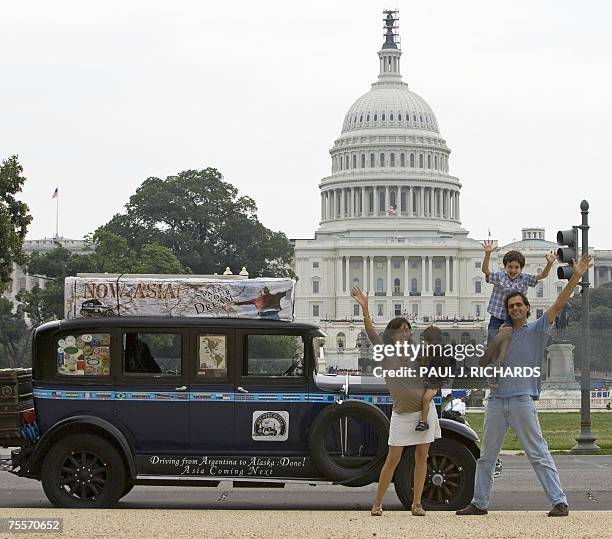 Washington, UNITED STATES: Candelaria and Herman Zapp , and their children Pampa and Tehue, 1 1/2, stand next to their 1928 Graham-Page automobile 19...