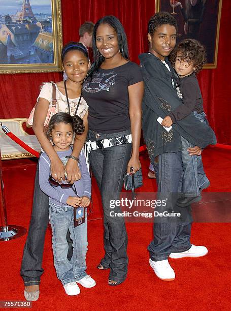 Shar Jackson and children