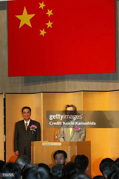 Li Peng, chairman of the Standing Committee of China's National People's Congress , and Japanese Prime Minister Junichiro Koizumi attend a reception...