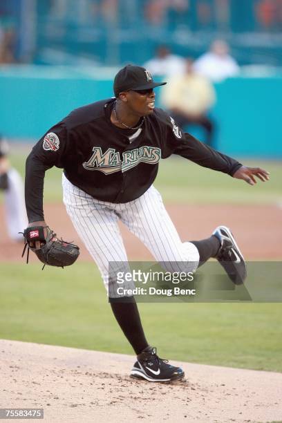 Starting pitcher Dontrelle Willis of the Florida Marlins pitches in the second inning against the St. Louis Cardinals at Dolphin Stadium on July 18,...