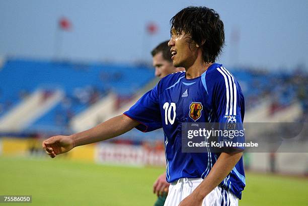 Shunsuke Nakamura of Japan plays during the AFC Asian Cup 2007 Quarter Final between Japan and the Australian Socceroos at My Dinh National Stadium...