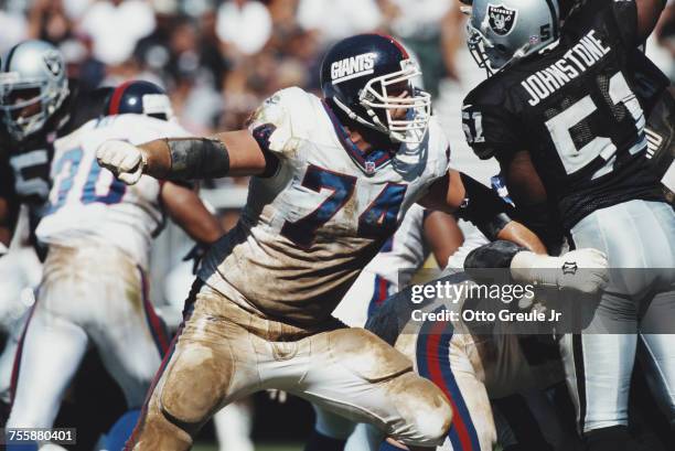 Scott Gragg, Offensive Tackle for the New York Giants during the American Football Conference West game against the Oakland Raiders on 13 September...