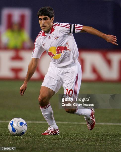Claudio Reyna of the New York Red Bulls plays the ball against the Houston Dynamo at Giants Stadium in the Meadowlands on April 21, 2007 in East...