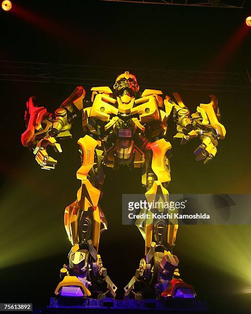 The main character robot Bumblebee attends the Japanese premiere of the action film "Transformers" at Tokyo Big Sight East on July 24, 2007 in Tokyo,...
