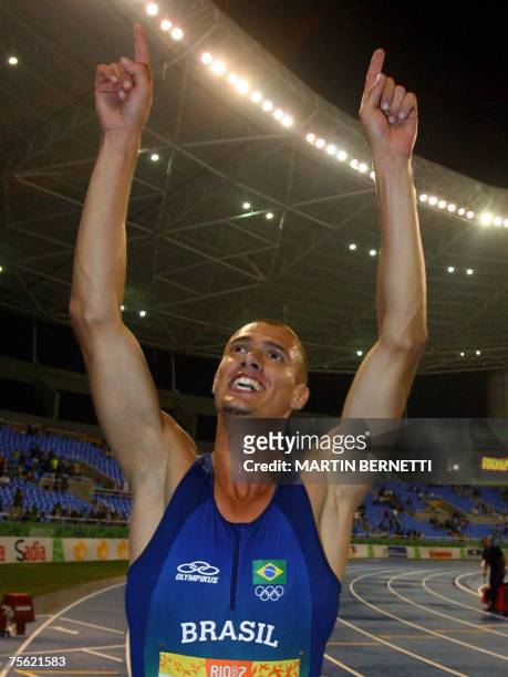 Rio de Janeiro, BRAZIL: Brazilian Carlos Chinin celebrates his Decathlon's bronze medal during the XV Pan American Games Rio 2007 in Rio de Janeiro,...