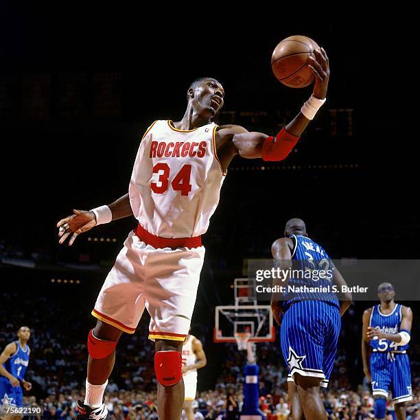 Hakeem Olajuwon 1995 Photos And Premium High Res Pictures Getty Images hakeem-olajuwon-1995-photos-and-premium-high-res-pictures-getty-images