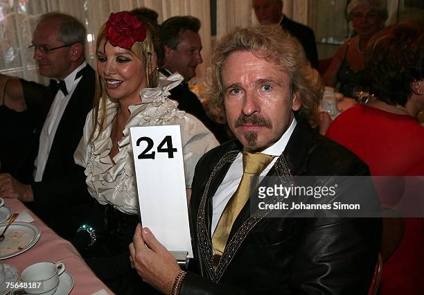 Thomas Gottschalk and his wife Thea pose during a pause of the premiere of the Richard Wagner festival July 25, 2007 in Bayreuth, Germany.