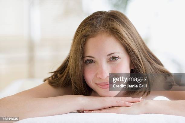 woman laying on spa table - asian massage girl stock-fotos und bilder