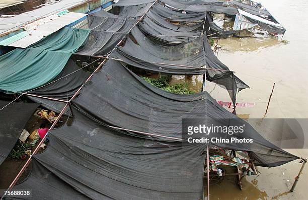 Markets inundated by floodwaters are seen on the shore of the Yangtze River July 26, 2007 in Wuhan of Hubei Province, central China. Wuhan is on high...