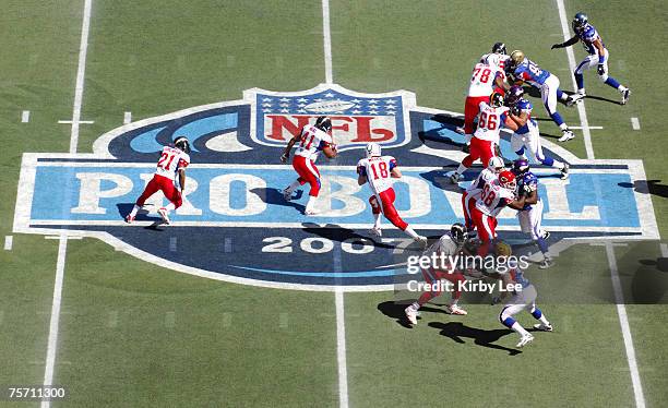 Quarterback Peyton Manning prepares to handoff to LaDainian Tomlinson of the San Diego Chargers with the NFL Pro Bowl Logo at midfield of Aloha...