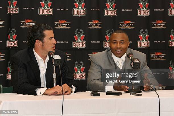 Milwaukee Bucks general manager Larry Harris and guard Maurice Williams address the media at a press conference announcing William's free agent...