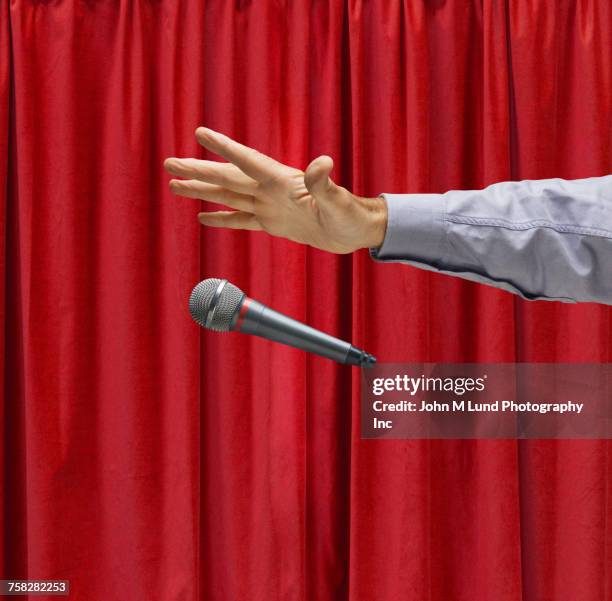 hand of caucasian man on stage dropping microphone - michalka bildbanksfoton och bilder