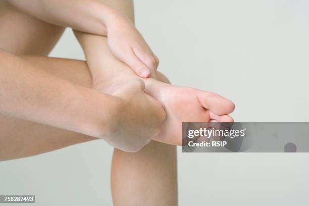 do-in - pressure point stock pictures, royalty-free photos & images