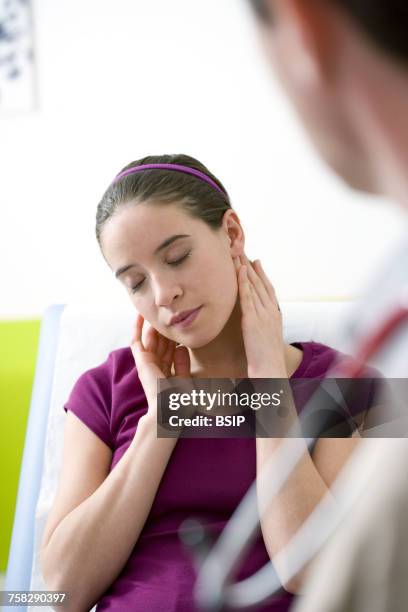 woman in consultation - ganglion stock pictures, royalty-free photos & images
