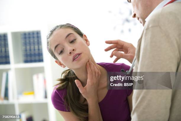 woman in consultation - ganglion stock pictures, royalty-free photos & images