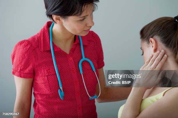 consultation,woman in pain - ganglion stock pictures, royalty-free photos & images