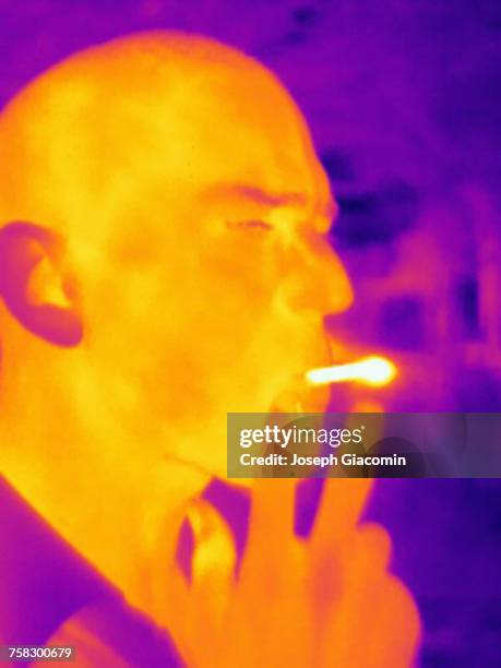 thermal image of man smoking - glatze drogenabhängig stock-fotos und bilder