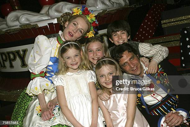 Erin Dilly, Elle Fanning, Ellen Marlow, Dakota Fanning, Henry Hodges and Raul Esparza