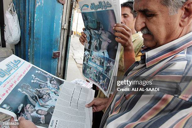 Iraq Iraqis Read Newspapers Photos and Premium High Res Pictures