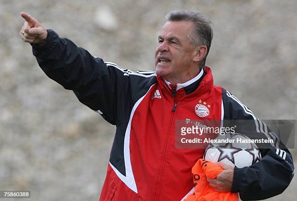 Ottmar Hitzfeld, Head Coach of Munich gives instructions to his players during the Bayern Munich training session at Bayern's training ground...