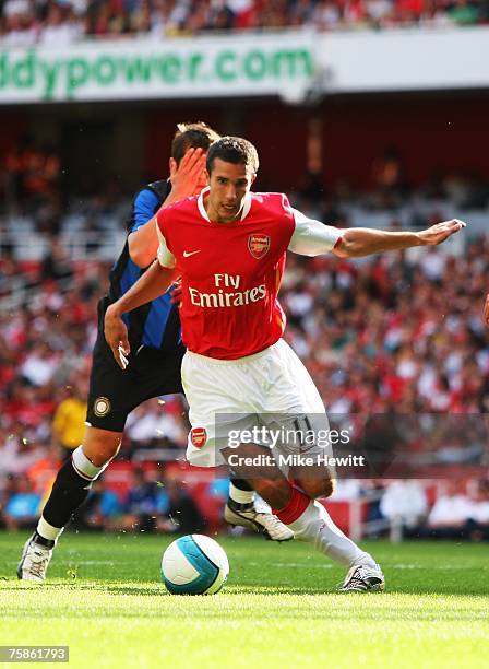 Robin Van Persie of Arsenal in action during the 'Emirates Cup' match between Arsenal and Inter Milan at the Emirates Stadium on July 29, 2007 in...