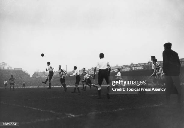 Sunderland F.C. Play Tottenham Hotspur at Spurs' White Hart Lane ground, London, 25th January 1913.