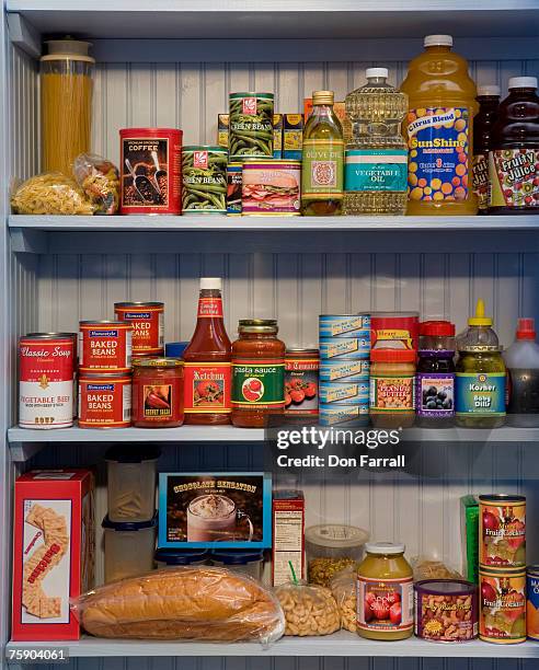 food items on pantry shelves - voorraadkast stockfoto's en -beelden