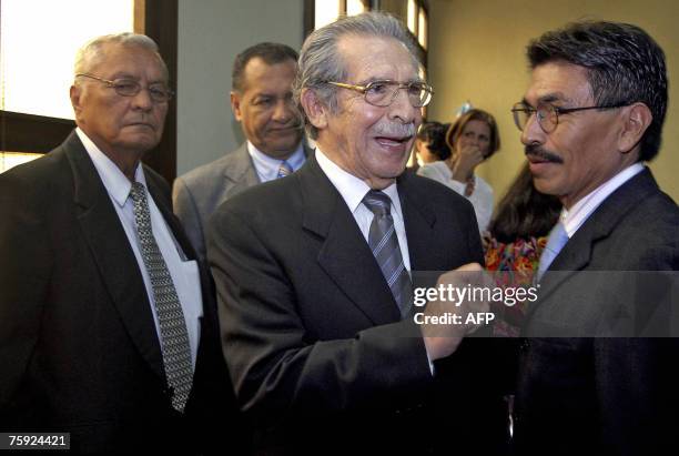 El ex dicatador, general Efrain Rios Montt habla con diputados de su partido, Frente Republicano Guatemalteco, luego de brindar una conferencia de...