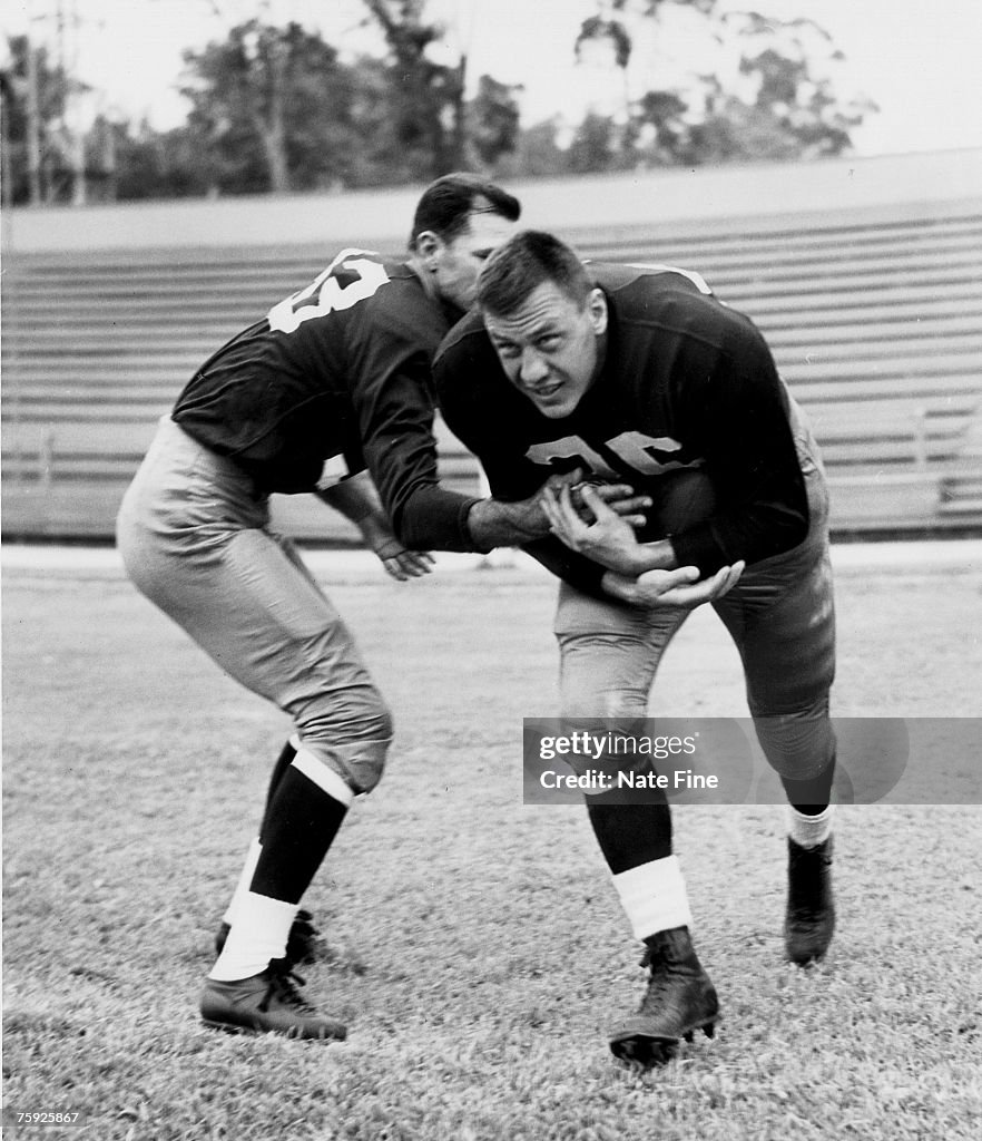 Sam Baugh Washington Redskins Hall of Fame quarterback Sammy Baugh hands off to ...