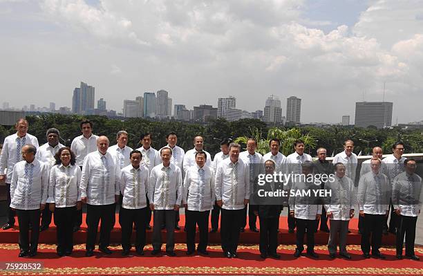 Foreign Ministers Thailand's Nitya Pibulsonggram, East Timor's Adaljiza Magno, US John Negroponte, Vietnam's Le Cong Phung, Singapore's George Yeo,...