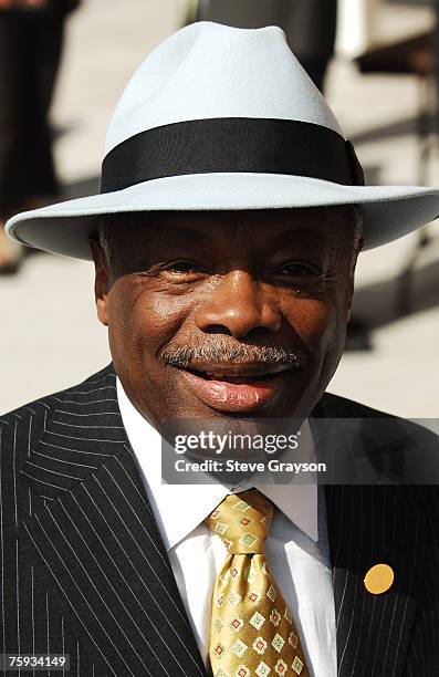 Willie Brown arrives at the memorial service for Johnnie Cochran at West Angeles Cathederal in Los Angeles, California April 6, 2005